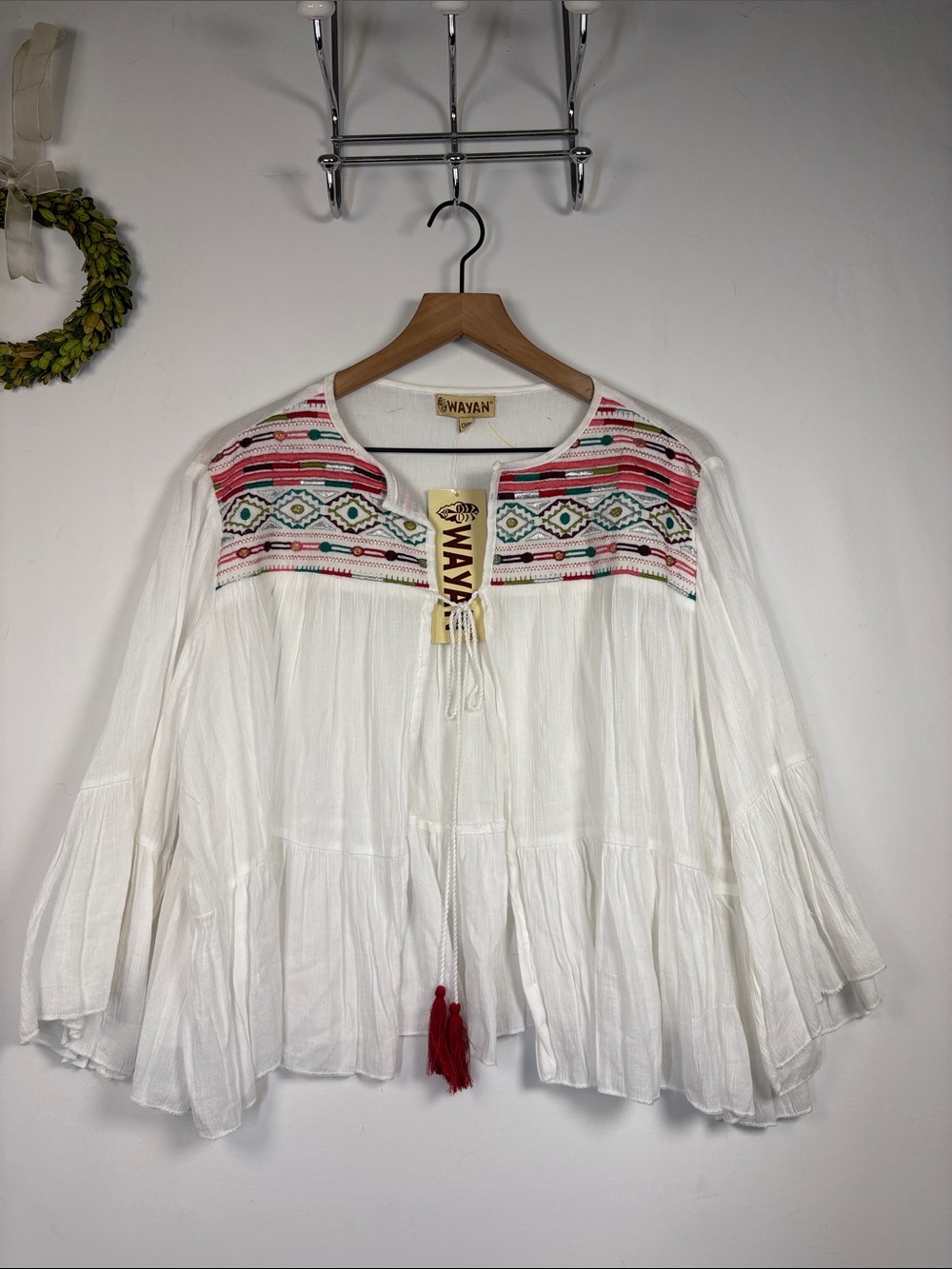 WAYAN NWT White Boho Flowy Open Front Beachy Tassel Top size small/medium
